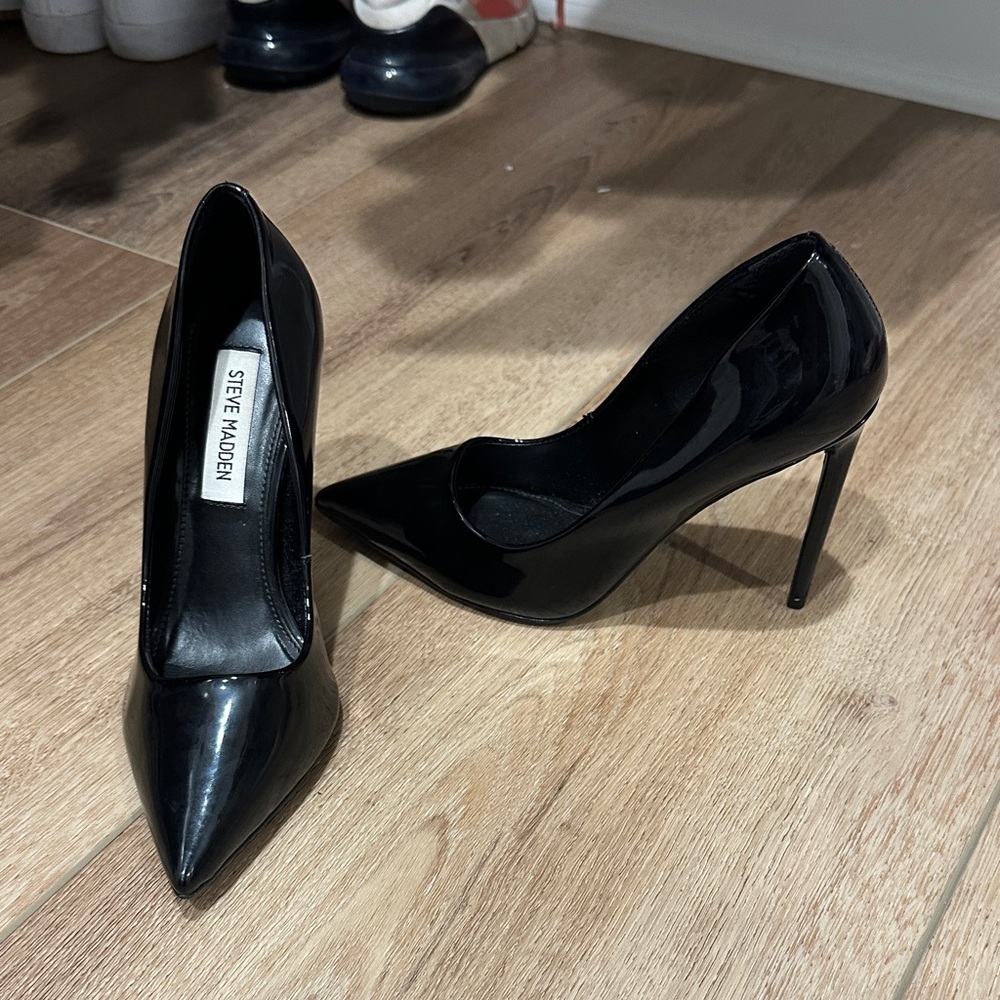 Steve Madden Glossy Black Pointed Heels